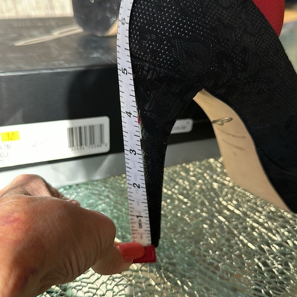 BRIAN ATWOOD BAMBOLA SIZE 9 EUC VELVETY W/DESIGN. GORGEOUS 5” HEEL W/ PLATFORM - Picture 5 of 8